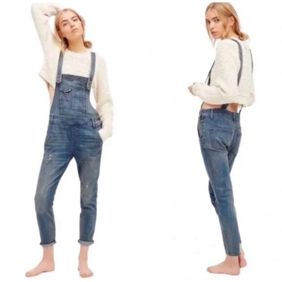 Free People Pants - FREE PEOPLE Women’s Milo Distressed Tapered Leg Denim Overalls size 31